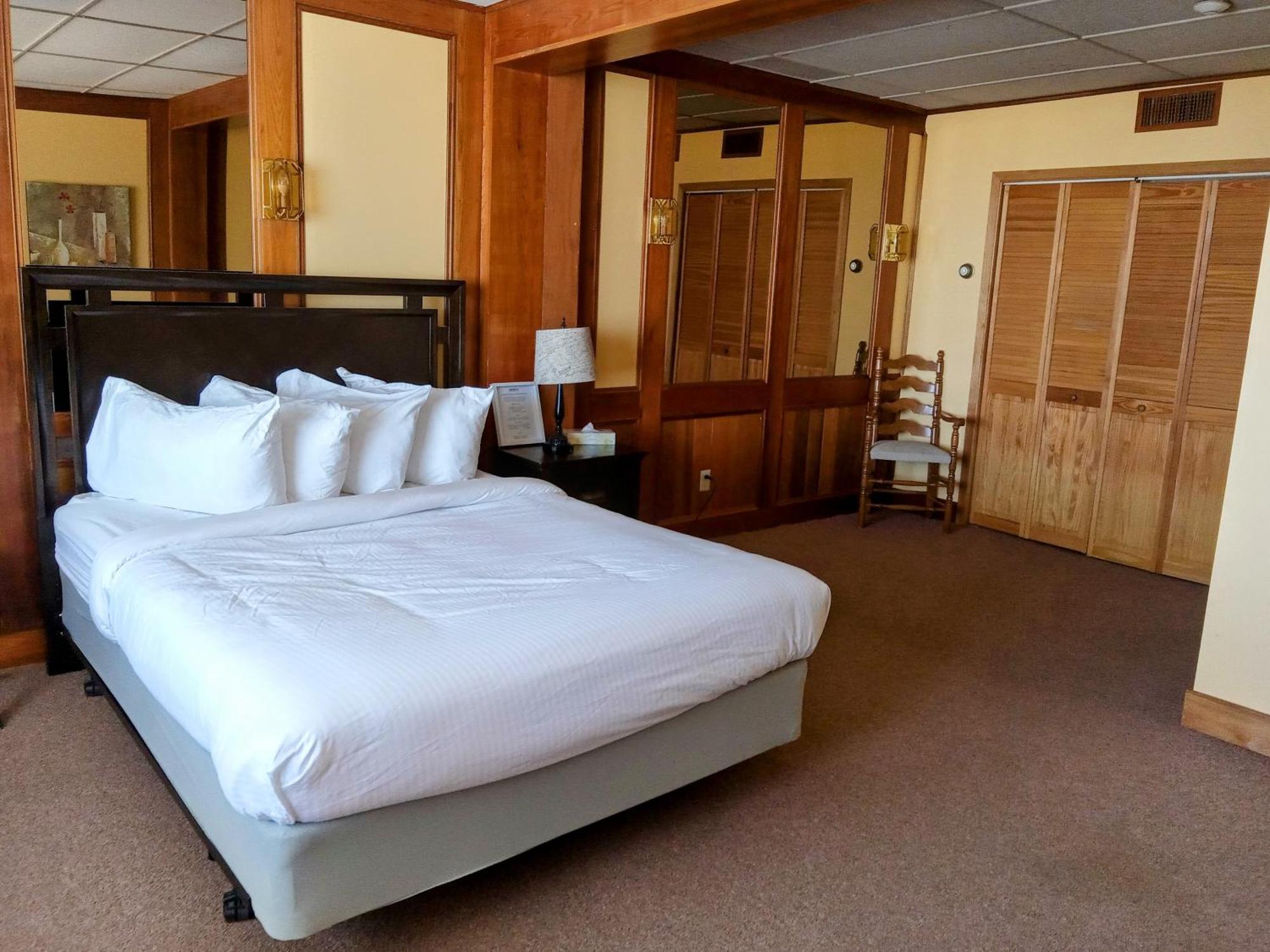 Hotel Wolfe Island Marysville Exterior photo